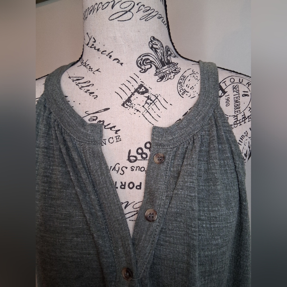 Sleeveless Top Size Large - Picture 4 of 7
